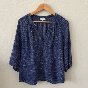 Joie Sz M women’s Navy patterned V-Neck Blouse
